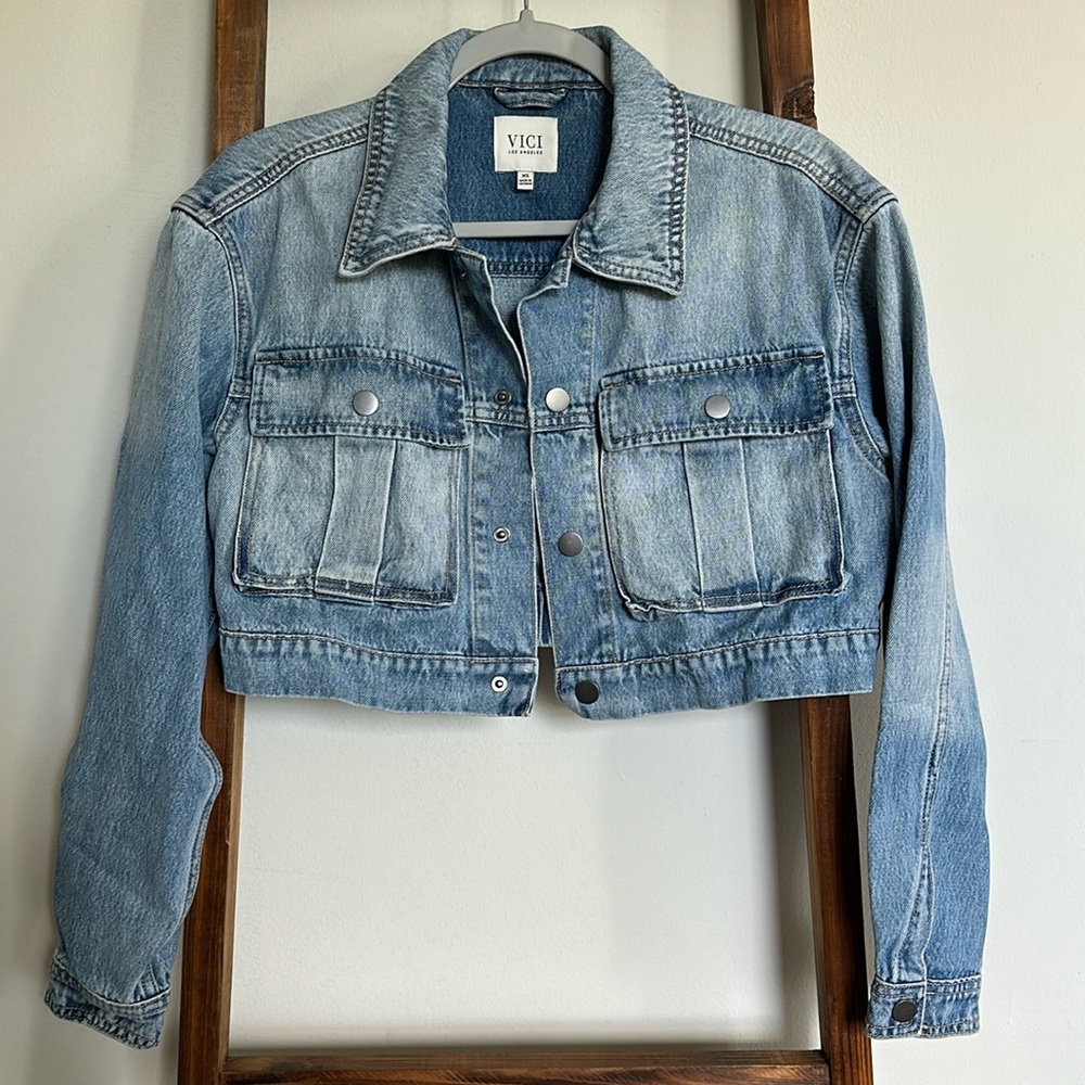 NEW Vici River Crop Denim Utility Jacket - Light Wash / XS - Picture 11 of 12